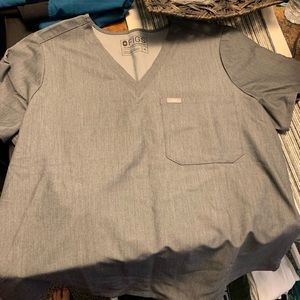 Figs 1 Pocket women’s scrub top